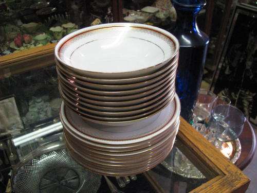 *** NORITAKE "DORAL MAROON" PLATES AND BOWLS ***