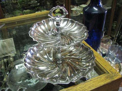 %^% STUNNING 2 TIER CUPCAKE/BISCUIT/SNACK SERVER %^%^