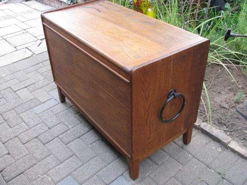 ANTIQUE OLD OAK BLANKET BOX / KIST WITH METAL RUNG HANDLES