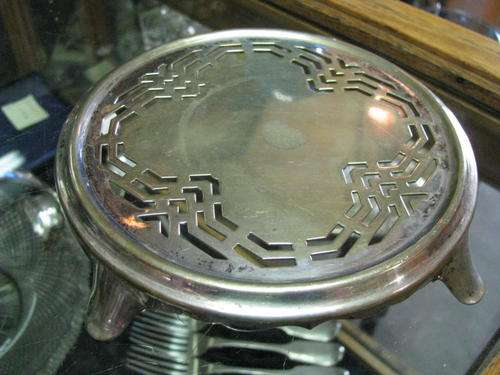 @@ TRIVET FOR HOT DISHES ON LEGS @@