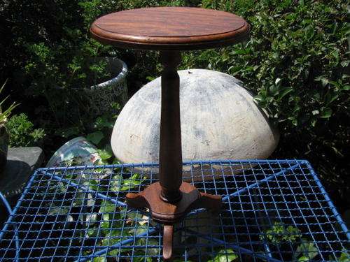 %% A LOVELY LITTLE MAHOGANY SIDE TABLE %%