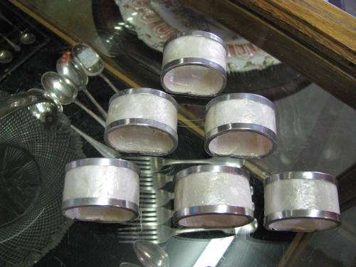 A SET OF 6 MOTHER OF PEARL? SERVIETTE RINGS @@@CRAAAZZZYYY R1 START!!!!