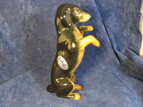 GORGEOUS SYLVAC WARE BLACK SAUSAGE  DOG