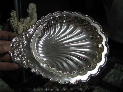 %%%% A REALLY STUNNING SHELL SHAPED BOWL....... FOR SNACKS OR EVEN YOUR SOAP %%%%