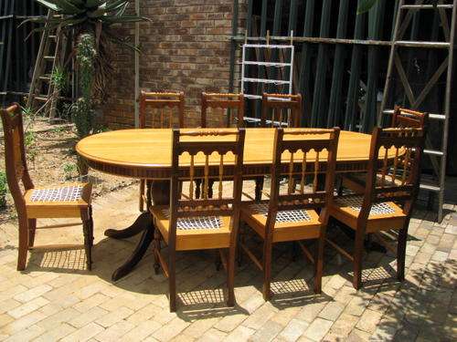 @@@ STUNNING YELLOWWOOD IMBUIA DINING ROOM TABLE AND 8 CHAIRS AT A BARGAIN PRICE@@@