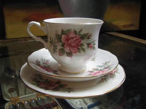 A VERY PRETTY QUEEN ANNE TRIO..... THERE ARE 8 AVAILABLE....BID IS PER EACH