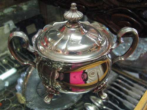 *+*+*+*GORGEOUS SUGAR BOWL WITH LID ON PAW FEET+*+*+