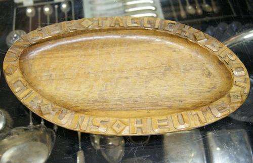 NICELY CARVED WOODEN PLATE GERMAN @@@ CRAAZZYYY R1 START