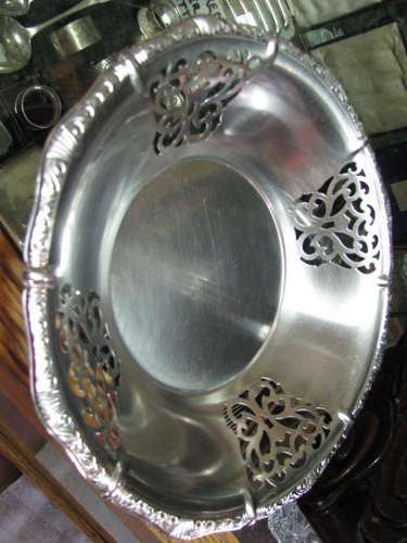 ROUND PIERCED FRUIT CHIP BOWL
