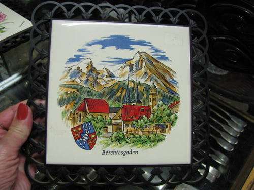 PRETTY BERCHTESGADEN HOT POT/DISH STAND....PROTECT YOUR SURFACES FROM THE HEAT OF POTS/DISHES