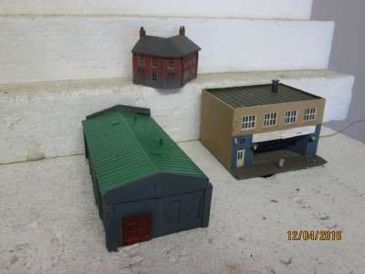 N SCALE : INDUSTRIAL BUILDINGS x3 - LOT 671H