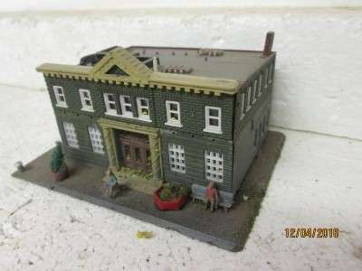 N SCALE : LIFELIKE INDUSTRIAL BUILDING - LOT 677H