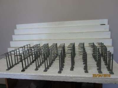HO SCALE: LEAD MAST POLES x90 AVAILABLE - LOT 817H