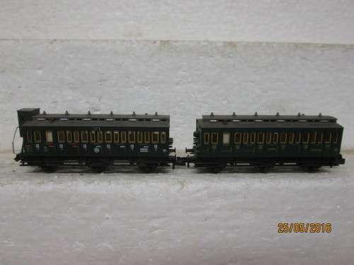 N SCALE : FLEISCHMANN x2 OLD TIMER COACHES (TRIPLE AXLE) - LOT 26J