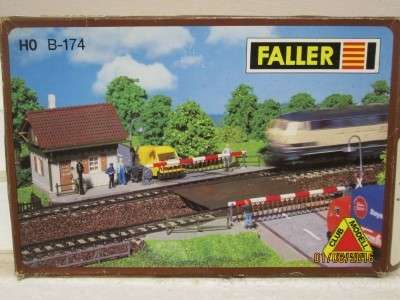 HO SCALE : FALLER ROAD CROSSING KIT (INCOMPLETE) - LOT 520J