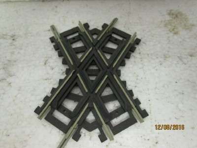 HO/OO SCALE : ATLAS 60 DEGREE CROSSING - LOT 701J