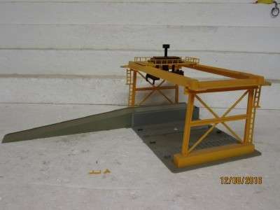 HO SCALE : LIMA CONTAINER OFF-LOADING DEPOT - LOT 724J