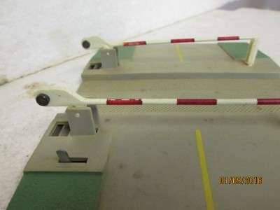 HO SCALE : JOUEF LEVEL CROSSING - LOT 866J