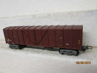 HO SCALE : LIMA SAR BROWN OZ BOX CAR - LOT 927J