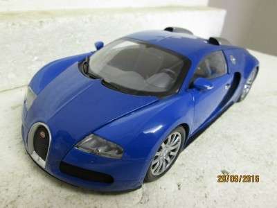 DIE CAST 1:18 SCALE MINICHAMPS BUGATTI VEYRON 2009 - LOT 328K