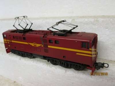 HO SCALE : LIMA SAR 5E ELECTRIC LOCO (RED) - LOT 629K