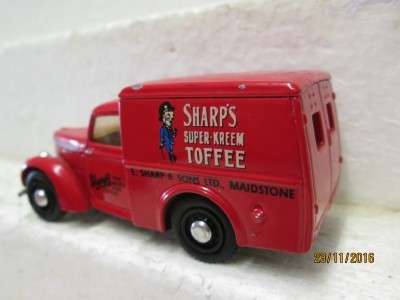 DIE CAST MATCHBOX DINKY : COMMER VAN - LOT 832K
