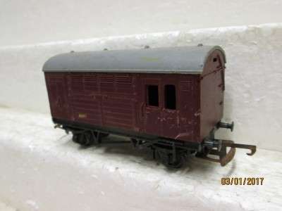 OO SCALE TRI-ANG HORSE BOX WAGON - LOT 131L