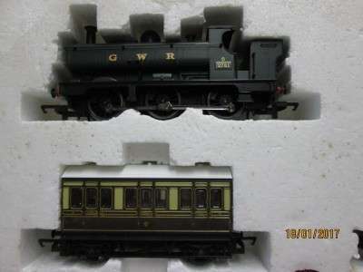 OO SCALE : HORNBY GWR TRAIN SET - LOT 272L