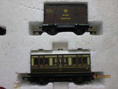 OO SCALE : HORNBY GWR TRAIN SET - LOT 272L