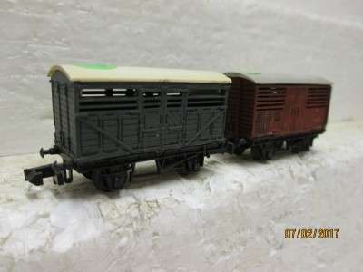 N SCALE : GRAHAM FARISH x2 CATTLE CARS - LOT 460L