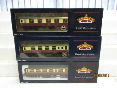 OO SCALE : BACHMANN x3 BR MK1 PASSENGER COACHES - LOT 486L