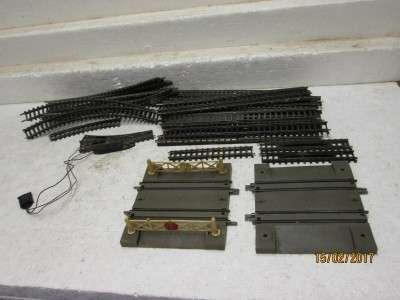 TT SCALE: TRIANG 12mm TRACK & LEVEL CROSSING - LOT 604L
