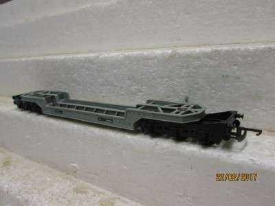 OO SCALE : TRI-ANG GREY 55T 6-AXLE LOW WELL WAGON - LOT 655L