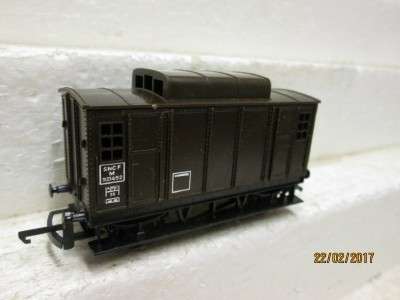 OO SCALE : TRI-ANG SNCF BOX CAR - LOT 657L