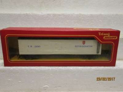 OO SCALE : TRI-ANG REFRIGERATOR BOX CAR - LOT 680L