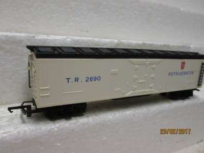 OO SCALE : TRI-ANG REFRIGERATOR BOX CAR - LOT 680L