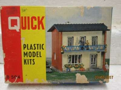 HO SCALE : QUICK- SMALL DOUBLE STOREY BUILDING KIT - LOT 696L