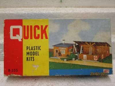 HO SCALE : QUICK- SMALL ROADSIDE TIMBER STORE KIT - LOT 698L