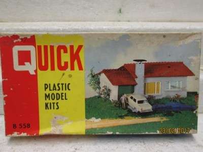 HO SCALE : QUICK- HOUSE WITH GARAGE KIT - LOT 699L