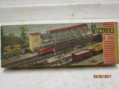 HO SCALE : FALLER- STATION PLATFORM WITH CANOPY KIT - LOT 705L