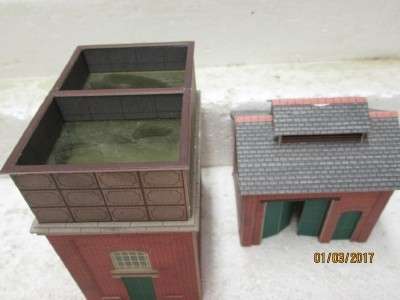 HO/OO SCALE : WATER TOWER + SMALL SHED - LOT 771L
