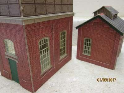 HO/OO SCALE : WATER TOWER + SMALL SHED - LOT 771L