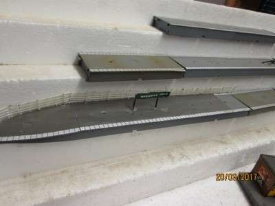 HO/OO SCALE : HORNBY PLATFORMS & TRI-ANG STATION - LOT 880L