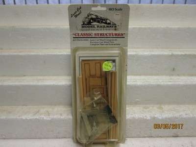 HO SCALE : CLASSIC STRUCTURES- FISHING SHACK & DOCK KIT - LOT 174M