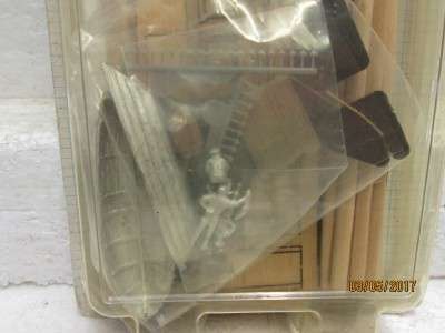 HO SCALE : CLASSIC STRUCTURES- FISHING SHACK & DOCK KIT - LOT 174M