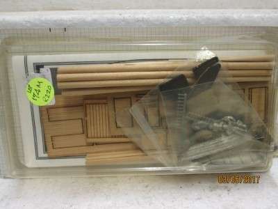 HO SCALE : CLASSIC STRUCTURES- FISHING SHACK & DOCK KIT - LOT 174M