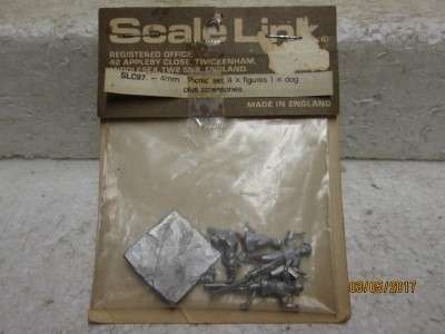 HO SCALE : SCALELINK PICNIC SET (WHITE METAL) - LOT 175M