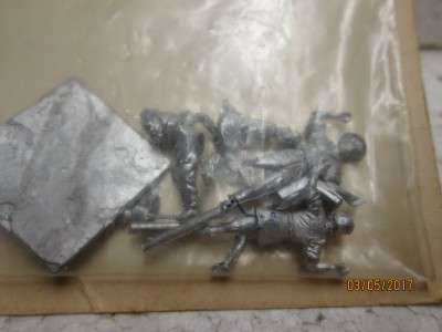 HO SCALE : SCALELINK PICNIC SET (WHITE METAL) - LOT 175M