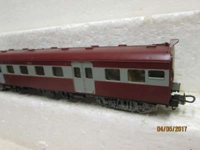 HO SCALE : LIMA SAR FIRST CLASS SUBURBAN COACH - LOT 235M
