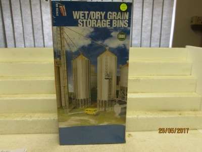 HO SCALE : WALTHERS WET/DRY GRAIN STORAGE BINS KIT - LOT 320M